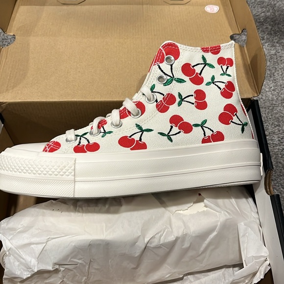 Brand new in box cherry platform converse - Picture 2 of 5